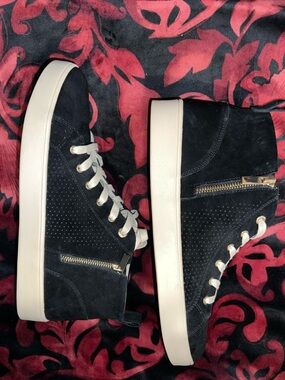 Revitalign Women’s suede mid top sneakers